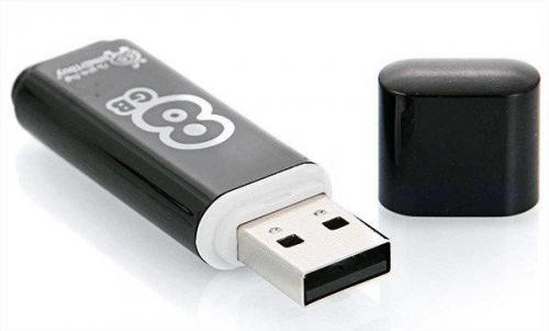 USB-Flash 8GB Smart Buy Glossy Series черная